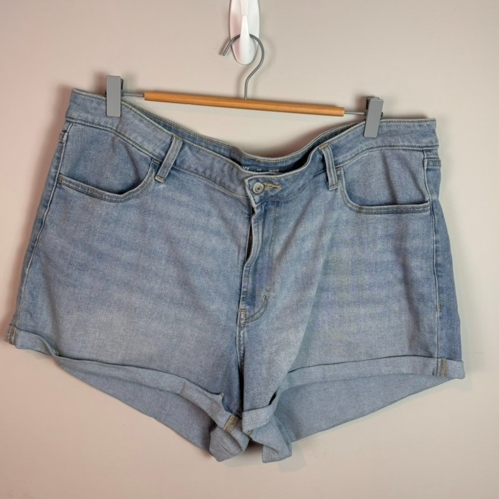 Old Navy WOW High Rise Lightwash Denim Shorts‎ size 20 Roll Hem Stretch Comfort